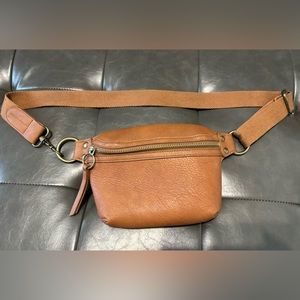Universal Thread crossbody